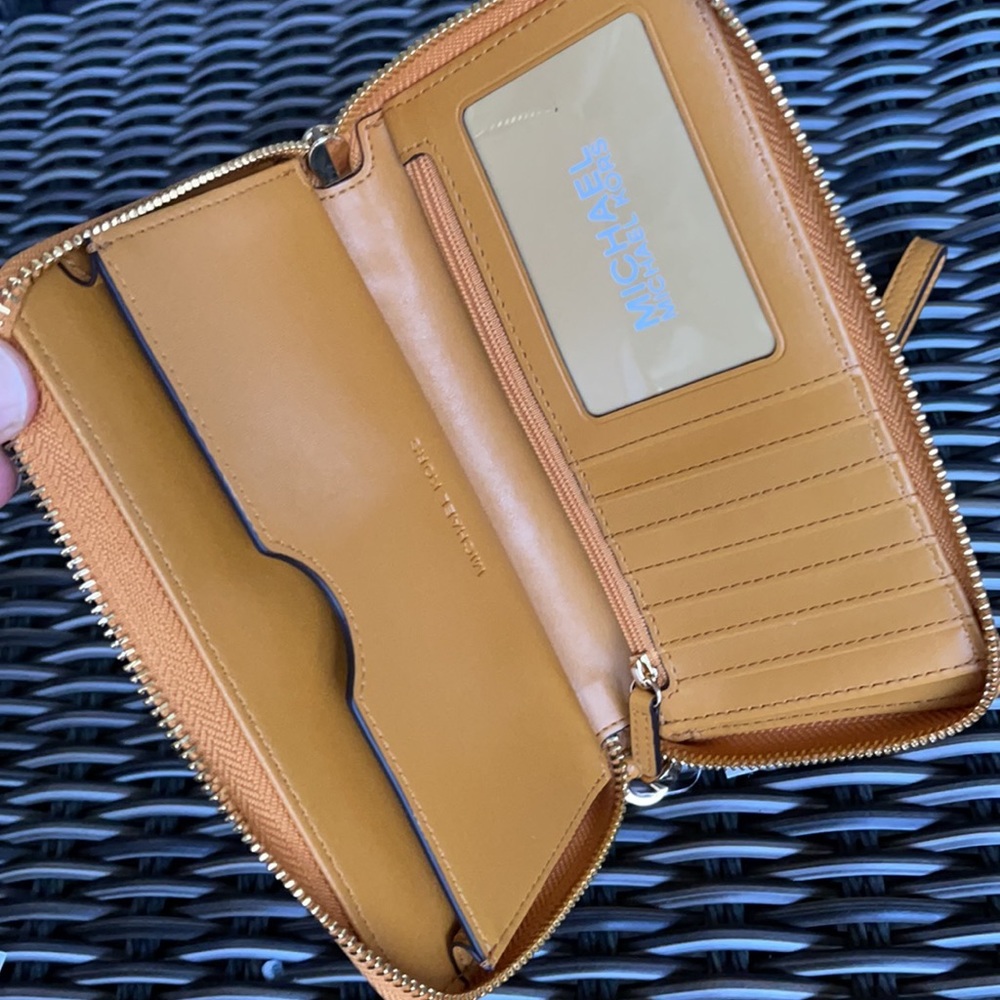 Michael Kors Jet Set Travel Lg Flat Multifunctional Phone Case-Wristlet-Wallet - Picture 8 of 16